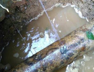 牡丹江市楼顶渗水维修公司分享下地暖漏水的原因及检测方法。